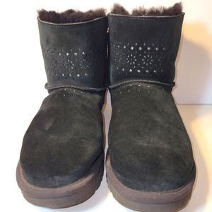 Ugg Dae Sunshine Perf Boots Size 9 Black